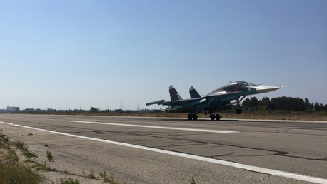 A Su-34 strike fighter lands at Hmeimim aerodrome in Syria. © Dmitriy Vinogradov