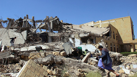 A man walks on the rubble of a municipal board building after it was destroyed by Saudi-led air strikes in the northwestern city of Saada, Yemen, October 2, 2016 © Naif Rahma