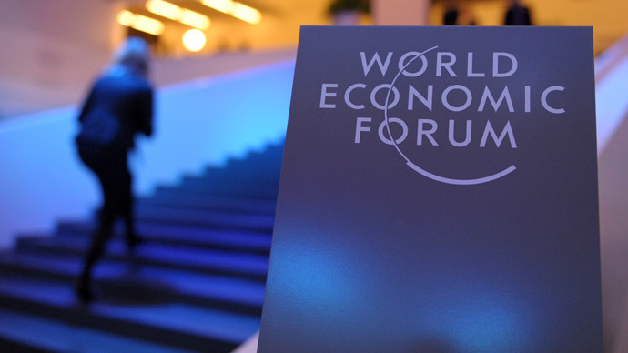 Participants arrive at the congress centrre prior to the opening of the World Economic Forum in Davos on January 21, 2014. (AFP Photo)