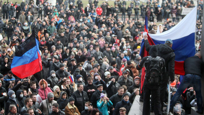Pro-Russian protesters raise a Russian flag in front of the regional administration building during a rally in the industrial Ukrainian city of Donetsk on March 1, 2014. (AFP Photo/Alexander Khudoteply)