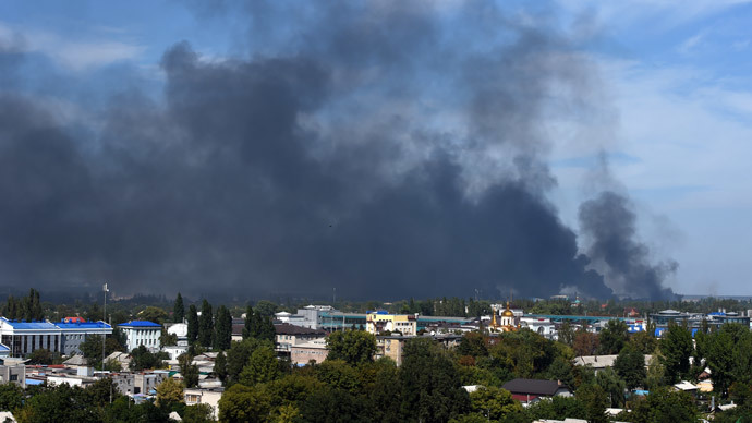 Black smoke ascends around the Donetsk's International Airport as shelling continues between pro-Russian forces and the Ukrainian army on September 14, 2014.(AFP Photo / Philippe Desmazes )