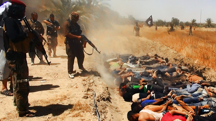 A file image uploaded on June 14, 2014 on the jihadist website Welayat Salahuddin allegedly shows militants of the Islamic State of Iraq and the Levant (ISIL) executing dozens of captured Iraqi security forces members at an unknown location in the Salaheddin province (AFP Photo / HO)