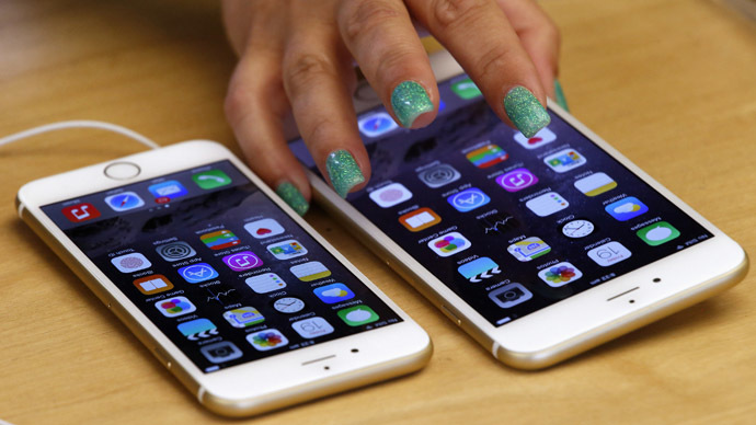 New models of Apple's iPhone 6 and iPhone 6 Plus (Reuters/David Gray)