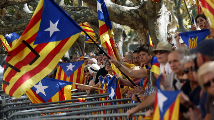 Catalonian separatist supporters wave estelada flags in front of Catalonia's Parliament before the approval of a regional consultation law in Barcelona September 19, 2014. (Reuters/Albert Gea)
