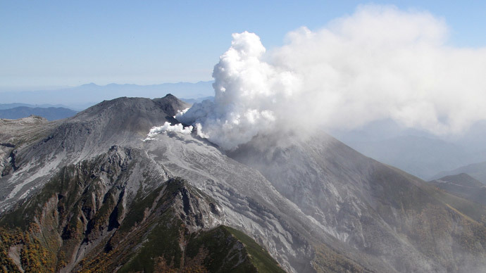 white smoke rising from Mount Ontake at Nagano prefecture, one day after Japan's volcano Ontake erupted in central Japan.(AFP Photo / Jiji Press Japan Out)