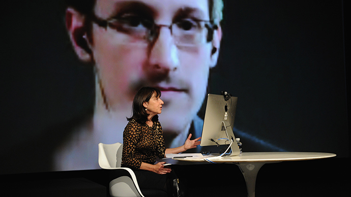 General view of atmosphre at Edward Snowden Interviewed by Jane Mayer at the MasterCard stage at SVA Theatre during The New Yorker Festival 2014 on October 11, 2014 in New York City (AFP Photo)