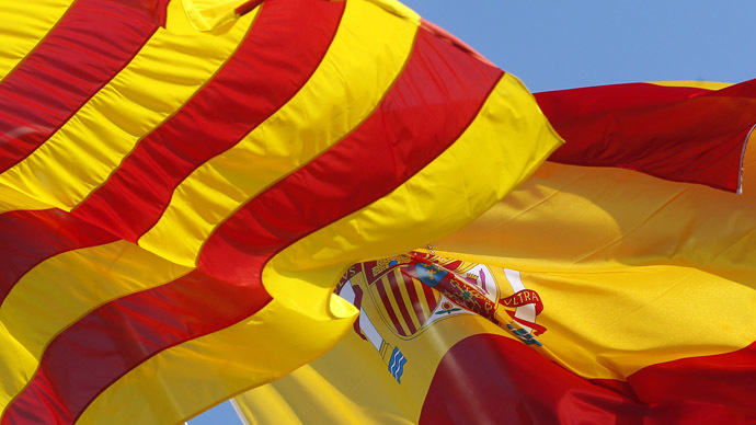 Flags of Catalunya (L) and Spain (R). (Reuters/Albert Gea)