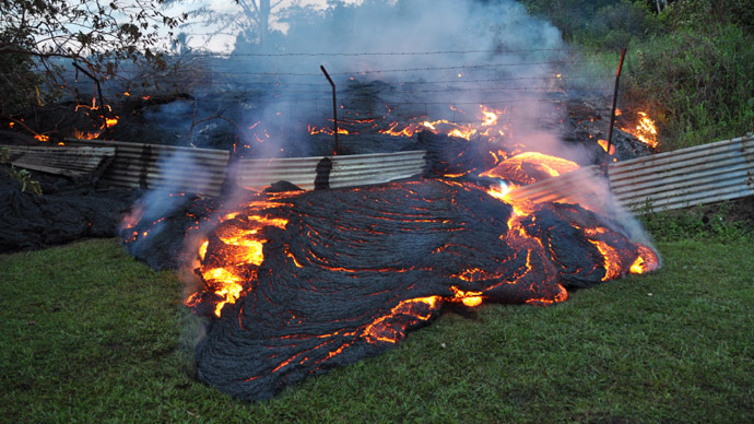 This October 28, 2014 image provided by the US Geological Survey(USGS) shows the lava that has pushed through a fence marking a property boundary above Pāhoa in Hawaii.  (AFP Photo)