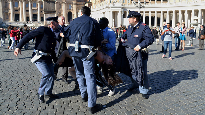 Femen activists protest in St.Peter's square on November 14, 2014 at the Vatican. (AFP Photo / Alberto Pizzoli)