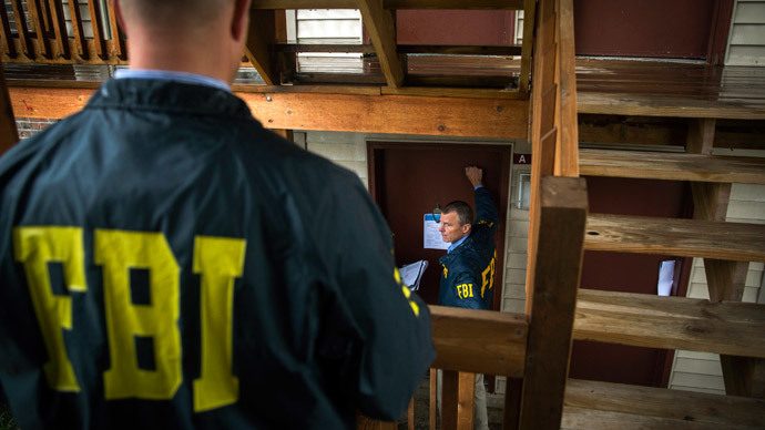 Federal Bureau of Investigation (FBI) agents go door to door to interview residents of the neighborhood where teenager Michael Brown was shot, in Ferguson, Missouri, August 16, 2014.(Reuters / Lucas Jackson)