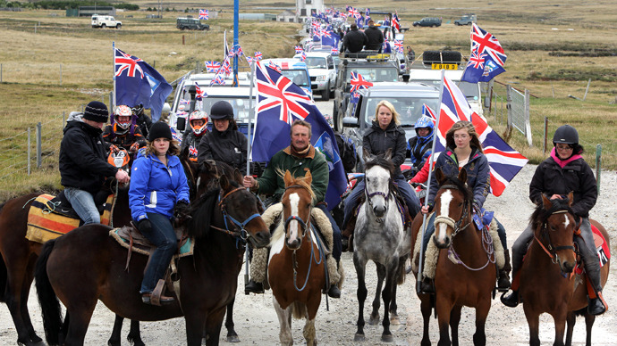 Islanders take part in the "Proud to be British" parade along Ross Road in Port Stanley, Falkland (Malvinas for Argentina) Islands, on March 10, 2013 (AFP Photo / Tony Chater)