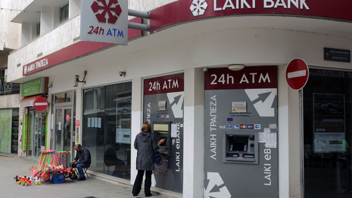 A woman withdraws money from the ATM of a Laiki bank branch on March 30, 2013 in Nicosia.(AFP Photo / Patrick Baz)