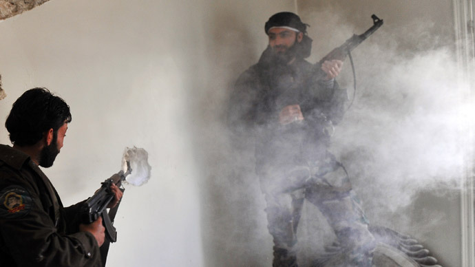 Rebels clash with Syrian government forces at Saif al-Dawla district in the northern Syrian city of Aleppo on March 23, 2013. (AFP Photo)