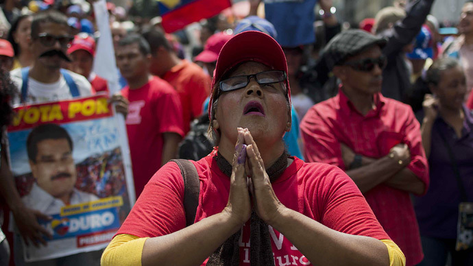 Supporters of Venezuelan President elect Nicolas Maduro, attend a meeting in Caracas on April 15, 2013 (AFP Photo / Ronaldo Schemidt)