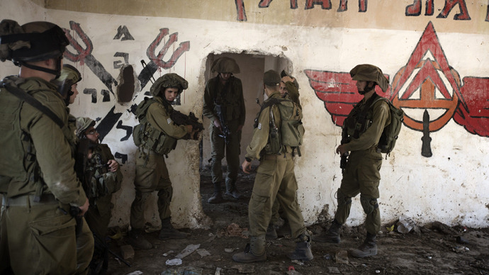 Israeli infantry soldiers of the Golani brigade take part in exercises during their deployment in the Israeli annexed Golan Heights, near the border with Syria, on May 6, 2013 (AFP Photo / Menahem Kahana)