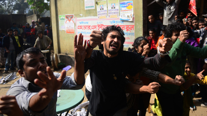 Bangladeshi activists perform a street drama during a protest demanding punishment for the Tazreen Fashion factory owner and compensation for the victims of the 2012 factory fire, in Savar, some 30 kilometres north of Dhaka on January 25, 2013 (AFP Photo / Munir uz Zaman)