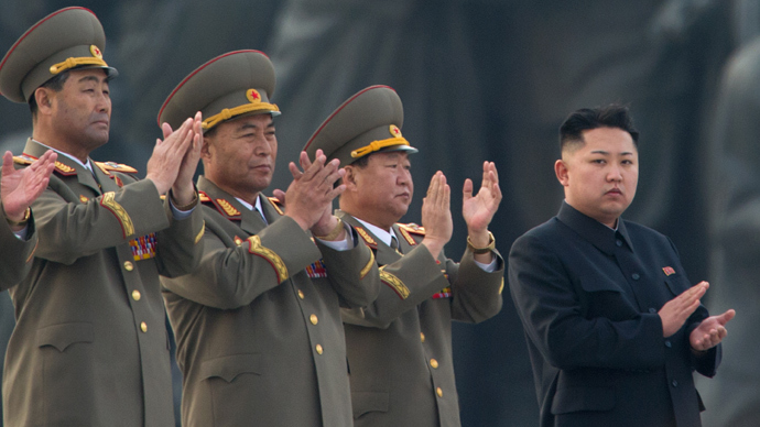 North Korean leader Kim Jong-Un (R) claps during the unveiling ceremony of two statues of former leaders Kim Il-Sung and Kim Jong-Il in Pyongyang (AFP Photo / Ed Jones / Files)