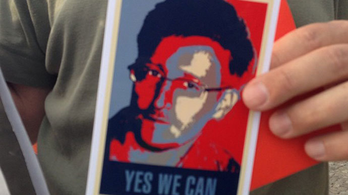 Snowdon Supporters demonstrate before Obama visit to Berlin.(Photo from instagram.com/rt)