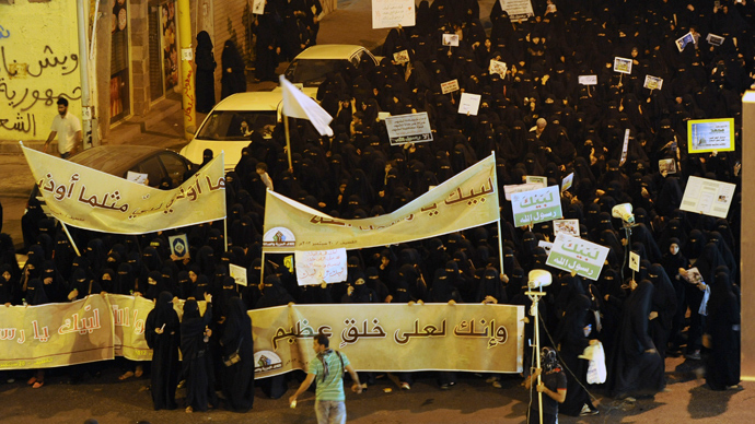 Saudi Shi'ite Muslim women take part in a protest in Qatif, against a film made in the U.S. that mocks the Prophet Mohammad (Reuters / Zaki Ghawas)