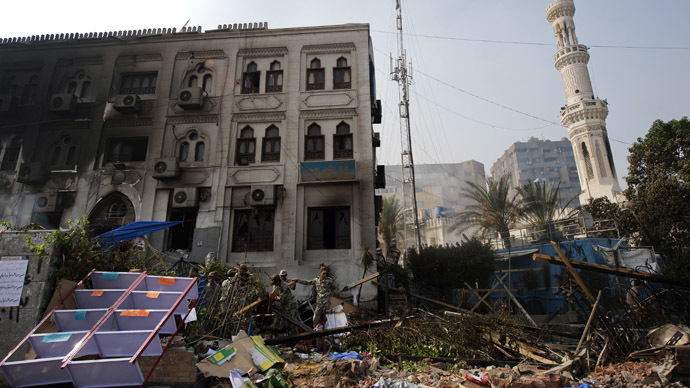 Egyptian soldiers walk amid the remains of the destroyed camp of ousted Mohammed Morsi supporters outside Rabaa al-Adawiya mosque on August 15, 2013 in Cairo, Egypt. (AFP Photo)