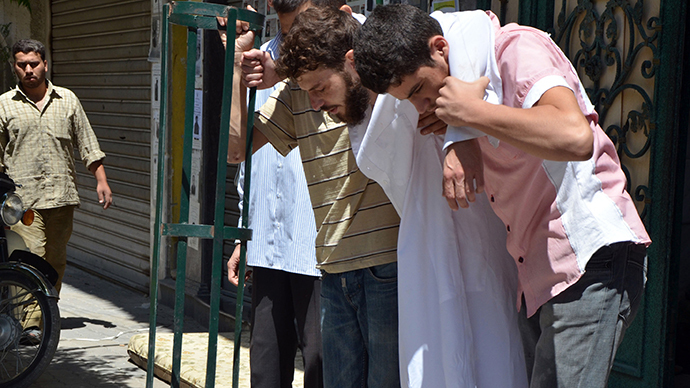 Survivors from what activists say is a gas attack are seen along a street in the Duma neighbourhood of Damascus August 21, 2013. (Reuters)