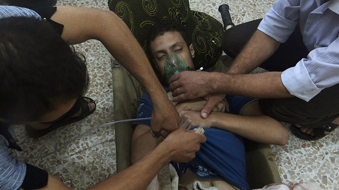 A man, affected by what activists say is nerve gas, breathes through an oxygen mask in the Damascus suburbs of Jesreen August 21, 2013. (Reuters / Ammar Dar)