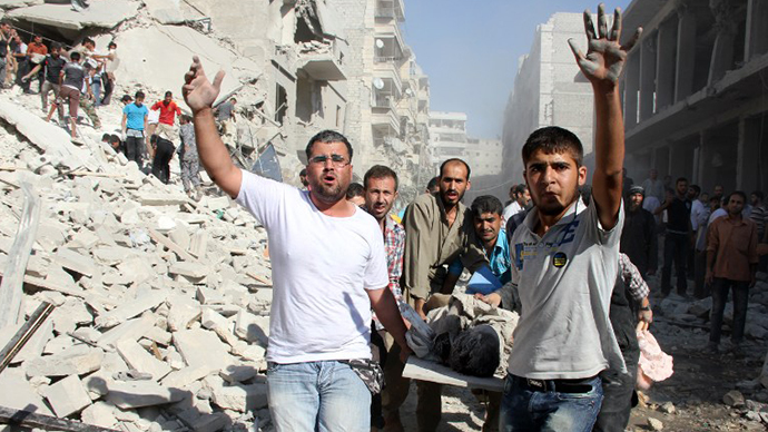 Syrian men evacuate a victim following an air strike by regime forces in the northern city of Aleppo on August 26, 2013. (AFP Photo / Abo Al-Nur Sadk)