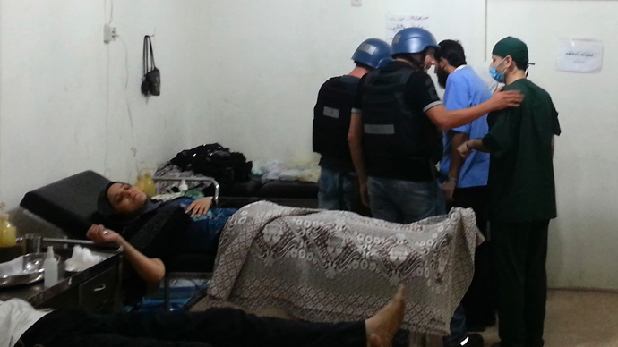U.N. chemical weapons experts visit a hospital where wounded people affected by an apparent gas attack are being treated, in the southwestern Damascus suburb of Mouadamiya, August 26, 2013 (Reuters / Abo Alnour Alhaji)