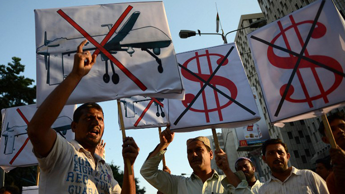 Pakistani protesters shout anti-US slogans during a demonstraion in Karachi on October 23, 2013, against US drone attacks in the Pakistani tribal region. (AFP Photo / Asif Hassan)