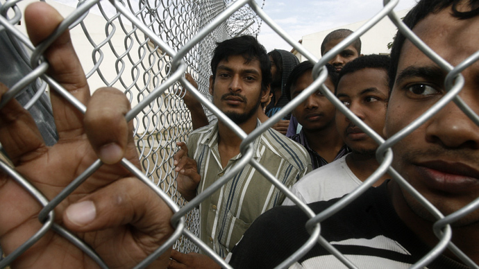 Illegal immigrants look on behind a fence at a detention center in Komotini, northern Greece (AFP Photo / Str)