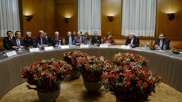 (L to R) Chinese Foreign Minister Wang Yi, US Secretary of State John Kerry, French Foreign Minister Laurent Fabius, Russian Foreign Minister Sergei Lavrov, EU foreign policy chief Catherine Ashton, Iranian Foreign Minister Mohammad Javad Zarif and Iran's Deputy Foreign Minister Abbas Araqchi attend a plenary session on early November 24, 2013 in Geneva. (AFP Photo / Fabrice Coffrini)