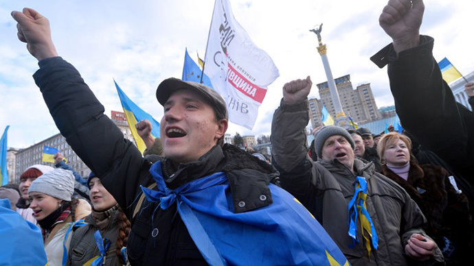 People shout slogans and wave flags of Ukraine and the European Union during a rally of the opposition on Independence Square in Kiev on December 2, 2013. (AFP Photo / Sergei Supinsky)