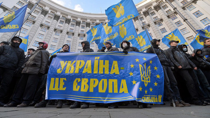Protesters hold a placards reading "Ukraine is Europe" as they block the Ukrainian Cabinet of the Ministers building in Kiev on December 2, 2013. (AFP Photo / Sergei Supinsky)