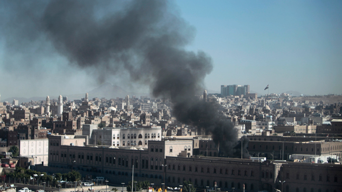 Smoke rises from the Defence Ministry's compound after an attack, in Sanaa December 5, 2013. (Reuters / Khaled Abdullah)