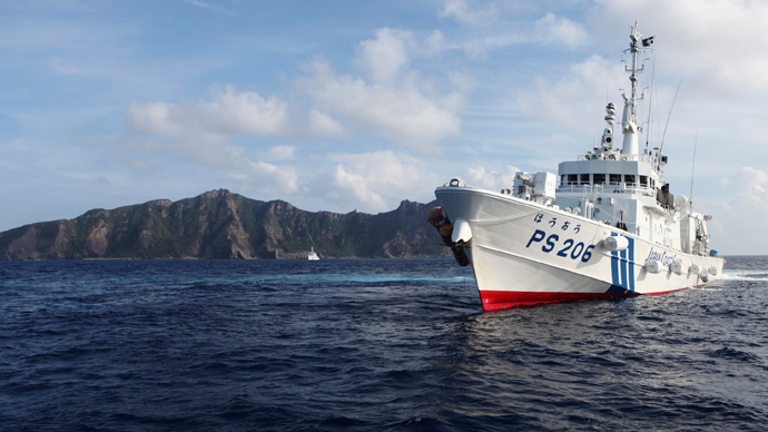 Japan Coast Guard vessel PS206 Houou sails in front of Uotsuri island, one of the disputed islands, called Senkaku in Japan and Diaoyu in China, in the East China Sea (Reuters / Ruairidh Villar)