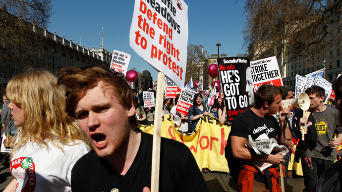 Students protest against austerity measures as they march past 10 Downing Street, residence of Britain's Prime Minister David Cameron in London (Reuters / Chris Helgren)