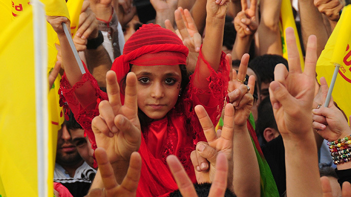 Kurdish people demonstrate to celebrate the Peace day, in Diyarbakir, on September 1, 2013. (AFP Photo / Mehmet Engin)