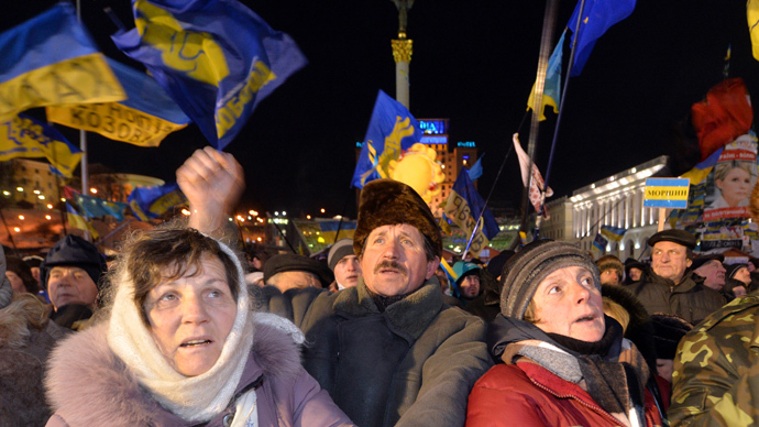 Protesters wave Ukrainian flags during an opposition rally on Independence Square in Kiev on December 10, 2013. (AFP Photo / Sergei Supinsky)