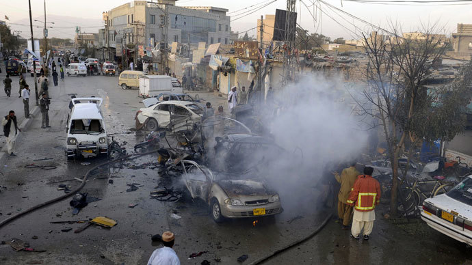 Pakistani firefighters extinguish burning vechiles after a bomb explosion in Quetta.(AFP Photo / Banaras Khan)