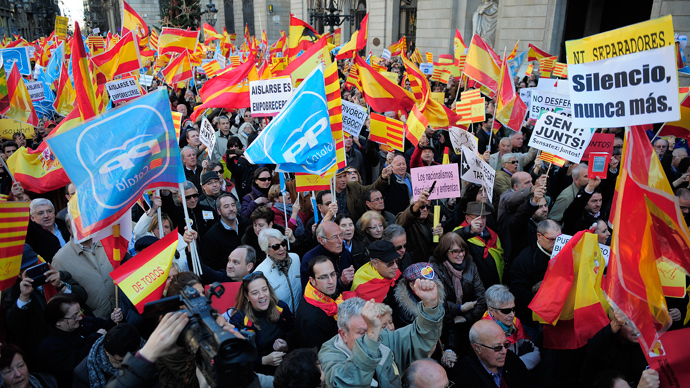 Catalans against the region's independence hold Spanish flags during a demonstration for the unity of Spain and against the independence of Catalonia marking the Spanish constitution Day in Barcelona on December 6, 2013 (AFP Photo / Josep Lago)