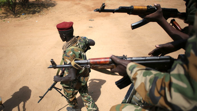 An SPLA soldier walks away from a vehicle in Juba December 21, 2013. African mediators sought on Saturday to meet rivals to South Sudan's president in a bid to end fighting that threatens to drag the world's newest country into an ethnic civil war.(Reuters / Goran Tomasevic)
