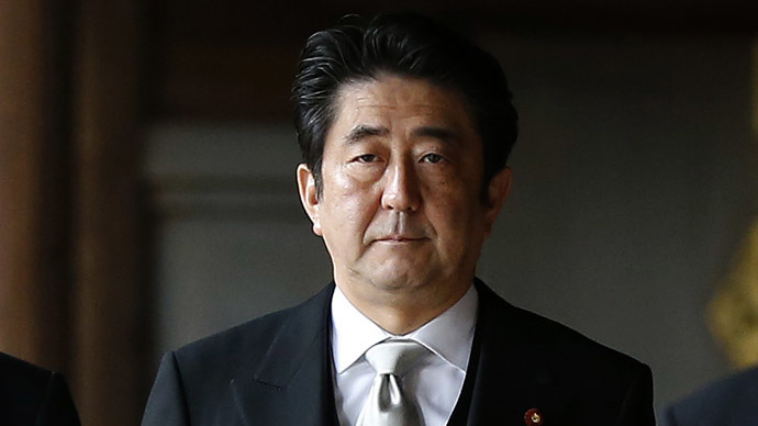 Japan's Prime Minister Shinzo Abe visits Yasukuni shrine in Tokyo December 26, 2013. (Reuters/Toru Hanai)