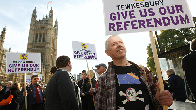 Anti-European Union demonstrators wait to go into The Houses of Parliament in London (Reuters / Suzanne Plunkett)