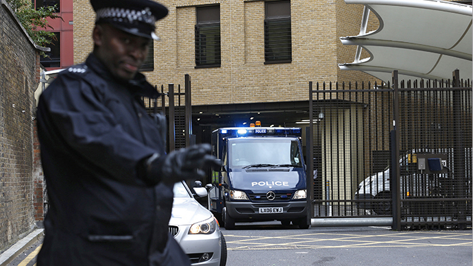 A police officer guards the rear entrance of Westminster Magistrates Court as the van carrying bombing suspect John Downey leaves, in London May 22, 2013. (Reuters / Suzanne Plunkett)