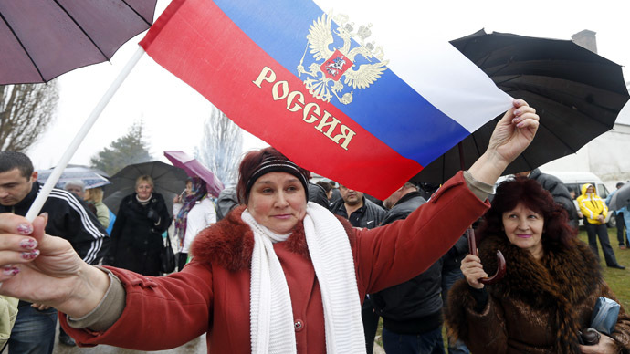 Pro-Russian supporters gather near a Ukrainian military base in the village of Perevalnoye outside Simferopol, March 7, 2014. (Reuters)