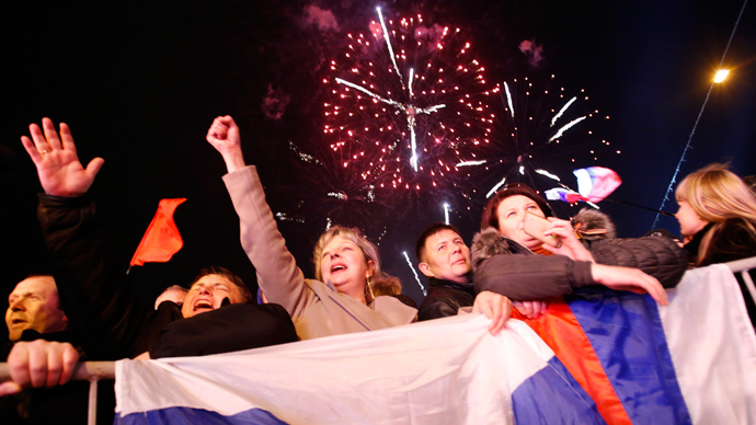 People celebrate as the preliminary results of today's referendum are announced on Lenin Square in the Crimean capital of Simferopol March 16, 2014 (Reuters / David Mdzinarishvili)
