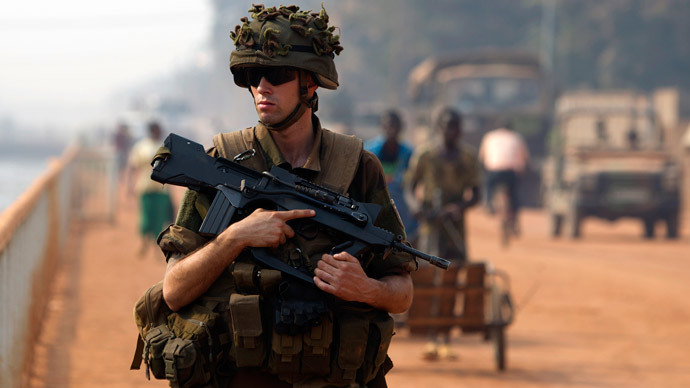 A French peacekeeping soldier patrols a street of the capital Bangui (Reuters / Siegfried Modola)