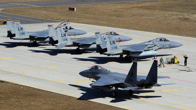 US F15C Eagle jet fighters prepares are pictured on the tarmac at air force base during the Lithuanian - NATO air force exercise at the air force base near Siauliai Zuokniai, Lithunaia, on April 1, 2014. (AFP Photo / Petras Malukas)
