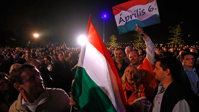 Supporters of ruling Fidesz party wait for the preliminary results of parliamentary elections in Budapest April 6, 2014.(Reuters / Laszlo Balogh )