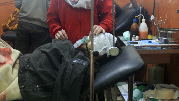 People being treated at a field hospital after an alleged poison gas attack by troops loyal to President Bashar al-Assad in the rebel-held city of Daraya, southwest of the capital Damascus, on January 13, 2014. (AFP Photo / Fadi Dirani)